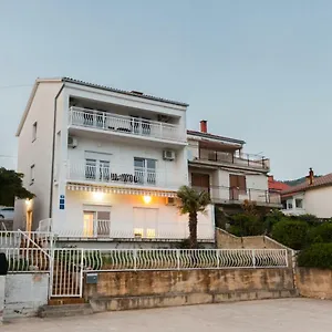 https://apartmani-kristijan-crikvenica.primorje-gorskikotar.com